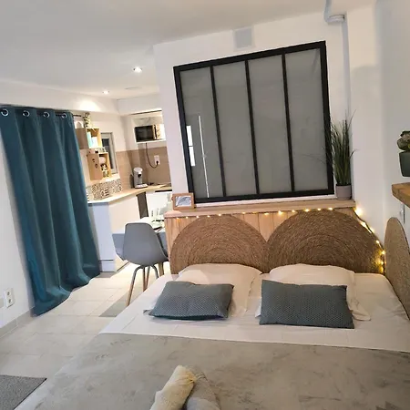 Agreable * Ναρμπόν